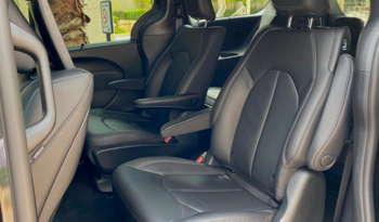 Chrysler Pacifica Touring L Sport full