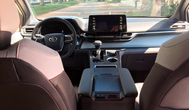 Toyota Sienna SXE Hybrid full